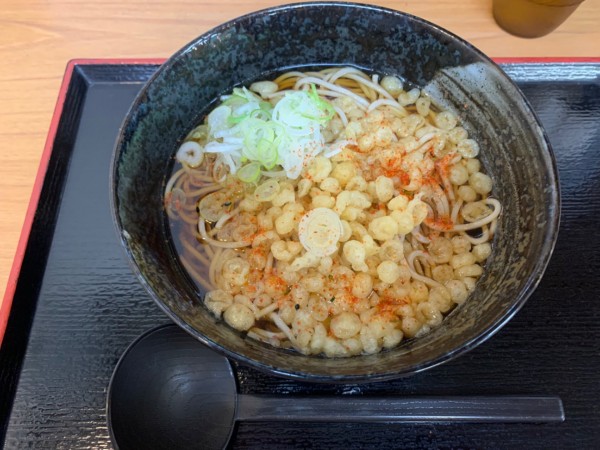 「かけそば380+揚げ玉50＝430円」@どん八食堂 東糀谷店の写真