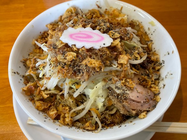 「汁なし　３００ｇ　￥１０００」@ラーメン吉 麺どくせぇの写真