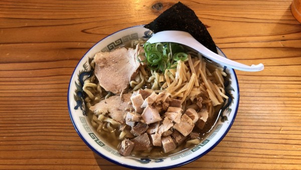 「中華そば普通盛、こま切れチャーシュー」@ケンチャンラーメン 山形の写真