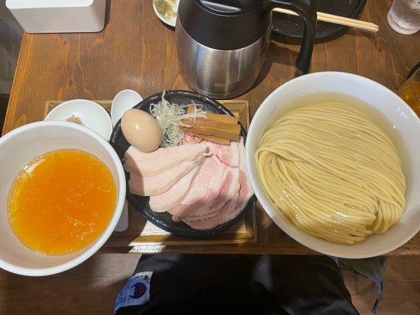 「つけ麺400g塩(かき油)＋特製トッピング+わさび+藻塩」@麺屋鈴春の写真