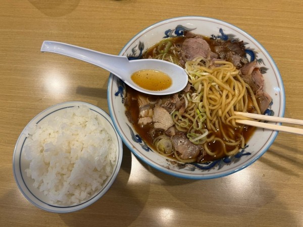 「チャーシューメン小＋ライス」@大喜 根塚店の写真