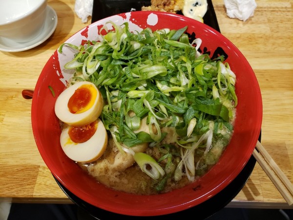 「煮玉子牛じゃん+九条ネギ」@ラーメンまこと屋 ふじみ野店の写真