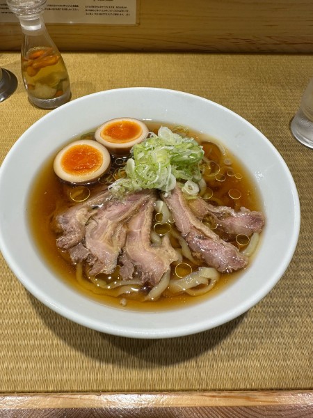 「冷やし親鶏中華そば＋自家製煮卵」@手打 親鶏中華そば 綾川の写真