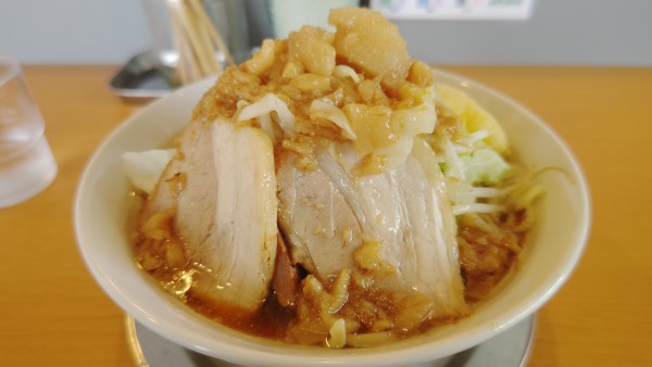 「ニンニク・ヤサイ・アブラ９５０円」@カッパラーメンの写真