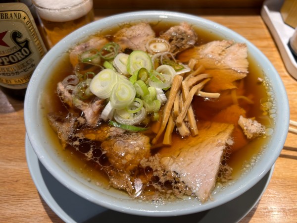 「中華そば900円+赤星(アテ付き)600円」@ひろちゃんラーメン!の写真
