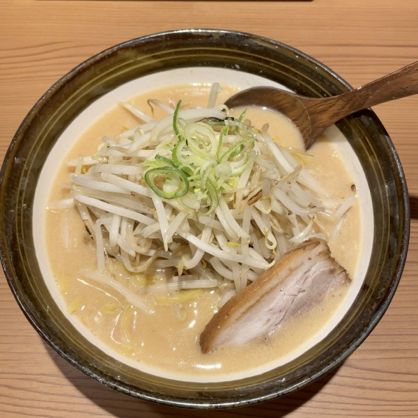 「味噌ラーメン　880円」@いと井 東京ラーメン横丁店の写真