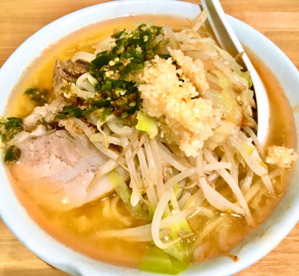 「味噌ニンニク入り+青唐辛子」@麺屋のスたの写真