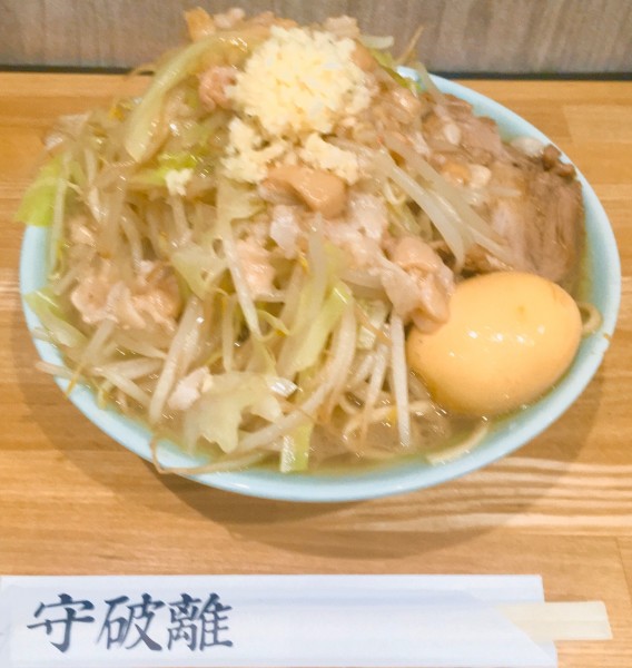 「破ニンニク入り(2000年頃ver)+煮玉子」@麺屋のスたの写真