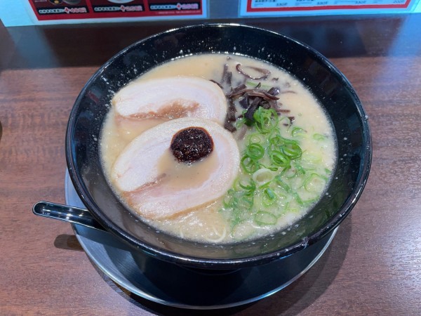 「赤ダレとんこつラーメン＋一竜セットA＋替え玉」@元祖博多中洲屋台ラーメン 一竜 渋川店の写真
