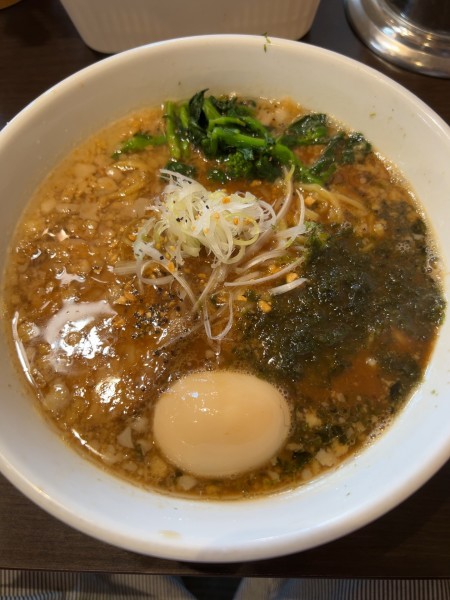 「豚爆醤油味玉入り（880円）」@ぐうたらの写真