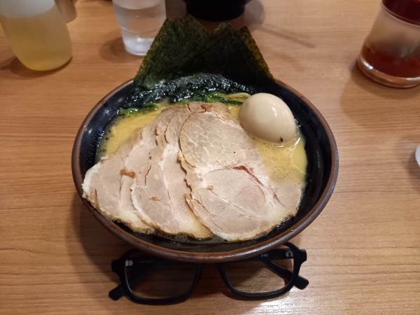 「まくり家スペシャルラーメン(かため・おおめ)」@横浜家系ラーメン まくり家 川崎店の写真