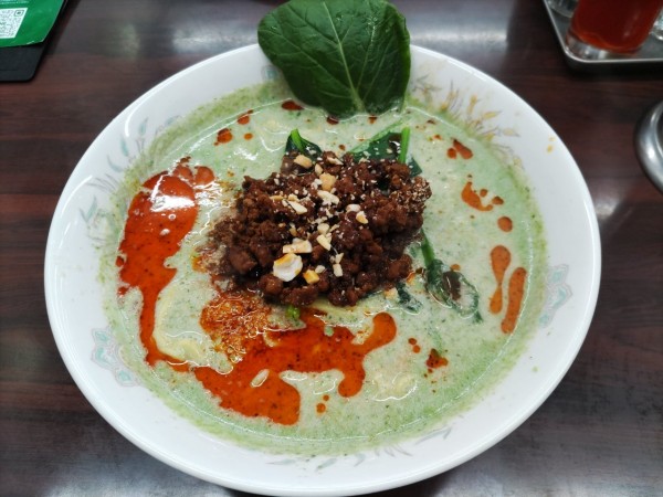 「グリーン担々麺」@珍來 三郷駅前店の写真