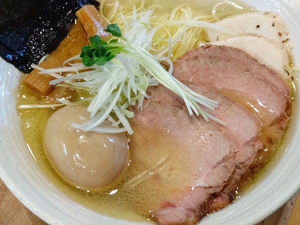 「特製鶏塩らぁ麺·白髪ねぎ·ライス」@MENYA NAKAGAWAの写真