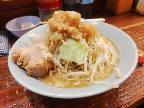 「ミニラーメン(麺150g)　生卵」@立川マシマシの写真