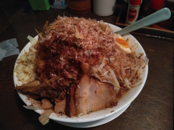 「ラーメン850円(麺少なめ代わりに半分味玉)全マシ」@ラーメン・つけ麺 笑福 米子陰田店の写真