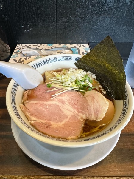 「ワンタンメン＋味玉　1270円」@稲荷屋の写真