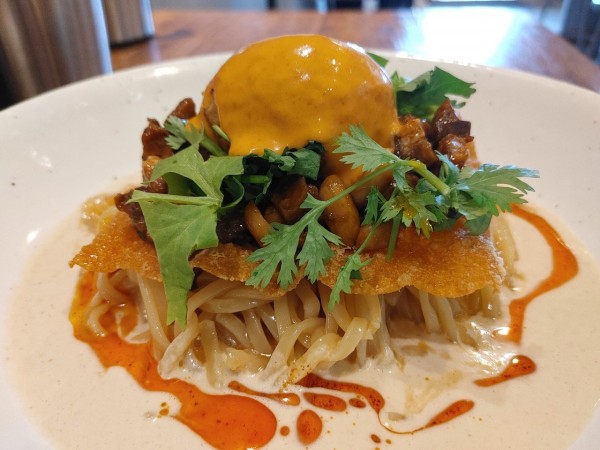 「冷やし担々麺～とうもろこしと伊吹いりこ1200円(8月限定)」@セキレイ 〜NIBOSHI no D5〜の写真