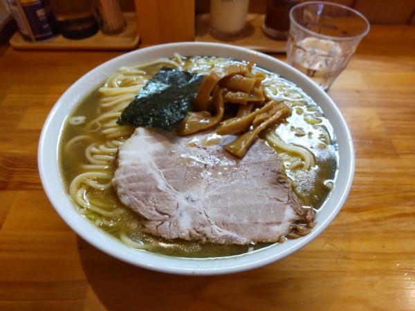 「新塩ラーメン　中　1100」@自家製中華そば としおかの写真