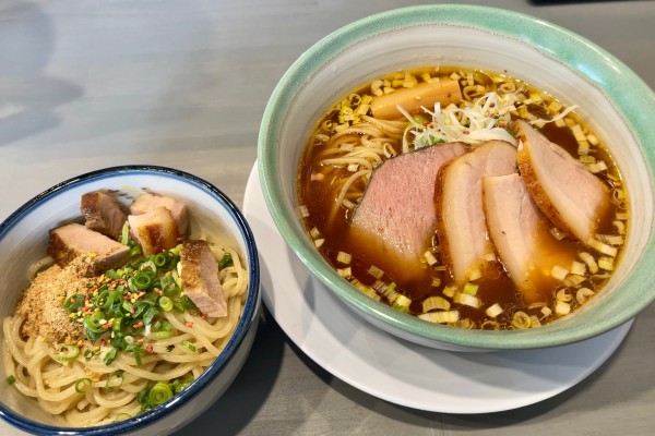 「鶏のおそば（醤油）+燻製ちゃーしゅー（1200円）」@麺房 鶏くらふとの写真