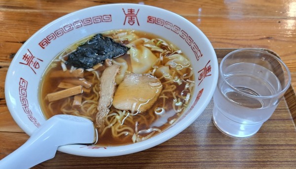 「わんたんめん720円」@稲村食堂の写真