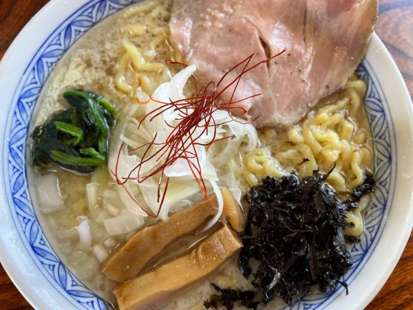 「背脂らーめん・塩:800円」@麺屋はるの写真