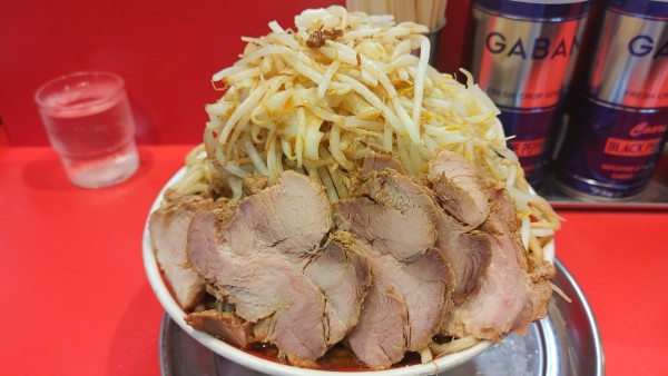 「麺増し・大ラーメン豚入り(ヤサイカラメ)¥1,200」@ラーメンタロー 大森の陣の写真