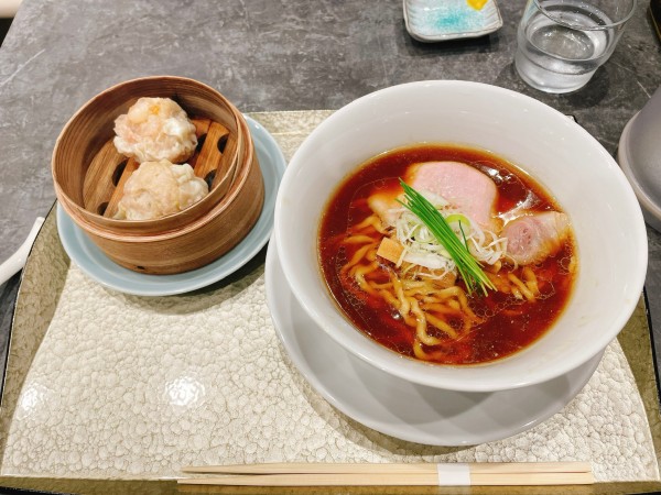 「中華蕎麦醤油+手揉み麺+大焼売」@宍道湖しじみ中華蕎麦 琥珀 池袋店の写真