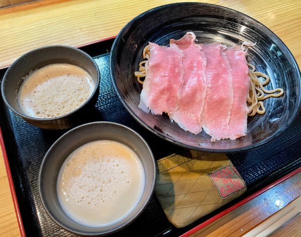 「黒樺牛ローストビーフ特製つけ麺カルピスバターのシュークリーム」@ラーメン 道玄の写真