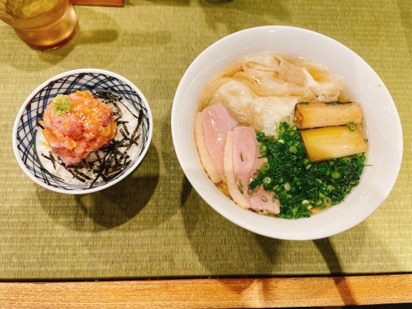 「鴨ワンタン麺＋トロたく丼」@らーめん 鴨to葱の写真