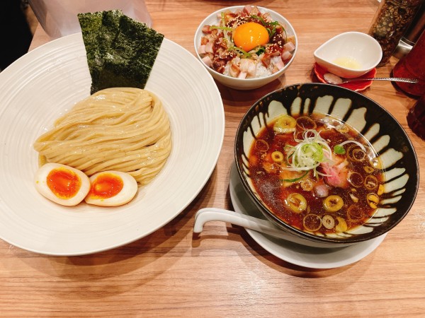 「醤油つけ+スタミナ丼卵黄のせ」@麺処 ほん田 秋葉原本店の写真