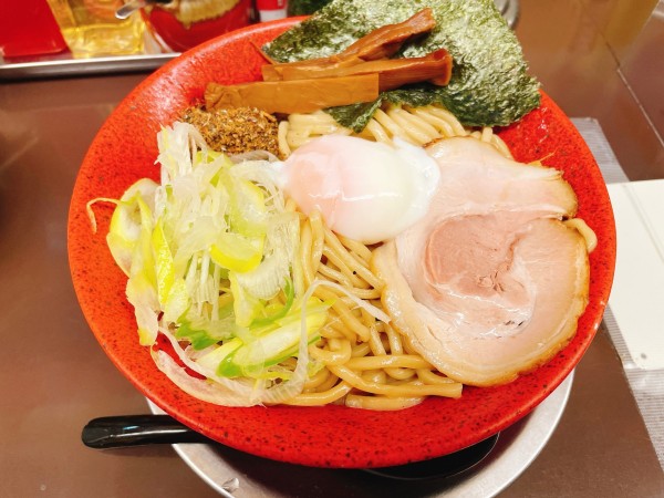 「温玉油そば」@自家製太打麺 勢拉 行徳駅前店の写真