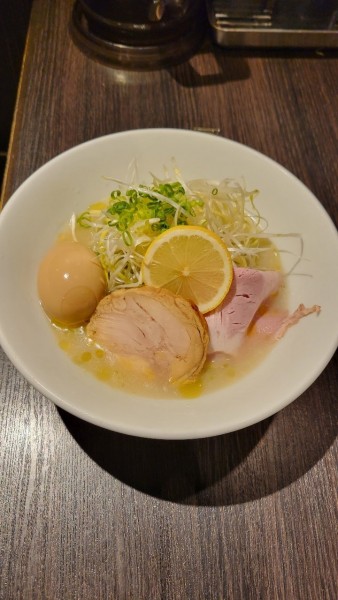 「冷やし白湯そば」@中華そば 十目一八食堂の写真