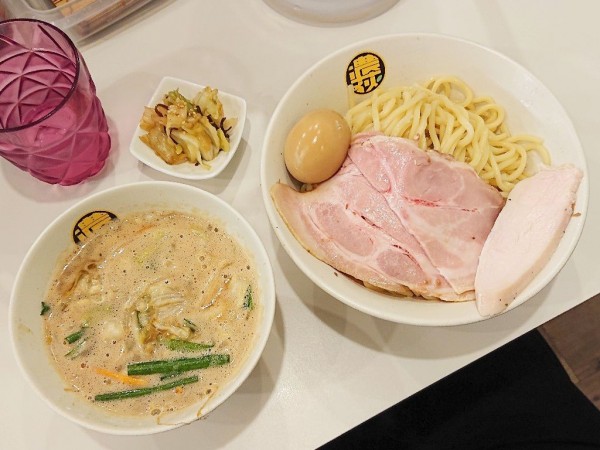 「濃菜つけ麺(中)＋味玉、塩昆布キャベツ」@濃菜麺 井の庄 荻窪店の写真
