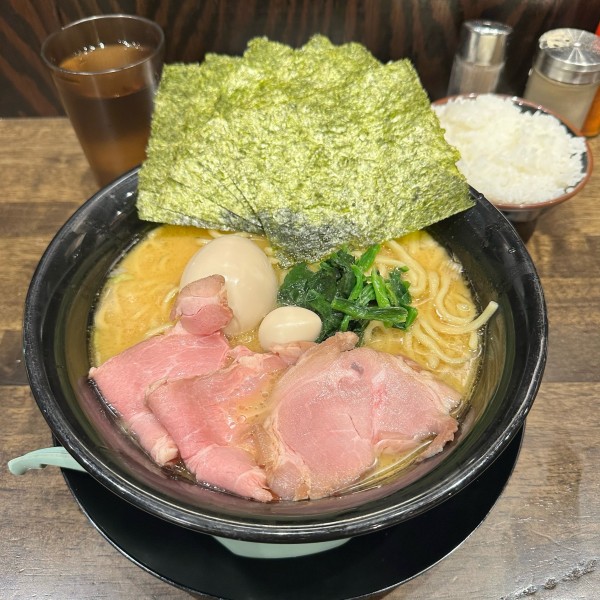 「MAXラーメン」@横浜家系ラーメン 金山家の写真