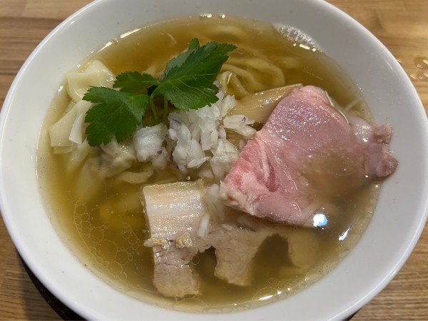 「しなそば 醤油」@手打ち正麺 Hachimitsuの写真