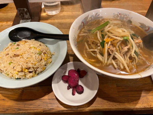 「感謝麺　味噌ラーメン+半チャーハン　800円」@龍王 本店の写真