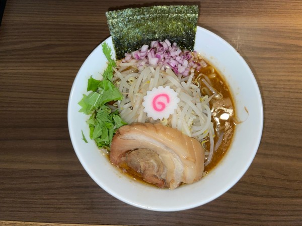 「黒醤油(白湯ベース) ¥1,000」@ヤマネコ軒の写真