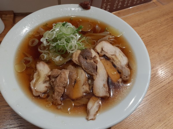 「平打ち冷やし肉そば」@超多加水自家製手揉み麺 きたかた食堂の写真