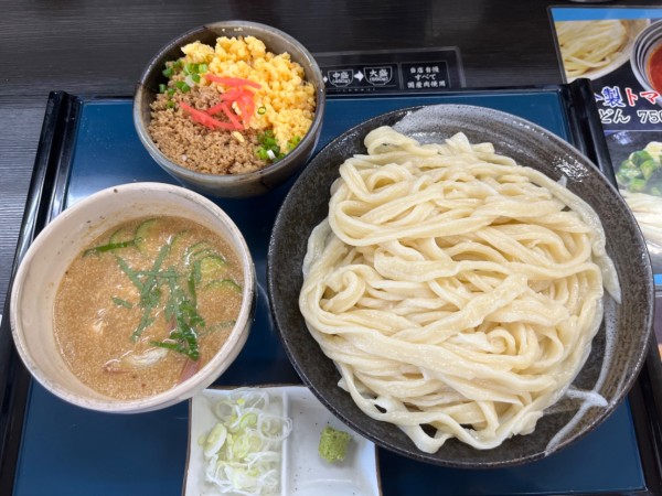 「【期間限定】冷や汁うどん 740円 ミニ3色丼300円」@武蔵野うどん 竹國 新所沢店の写真