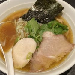 濃厚鶏骨醤油ラーメン