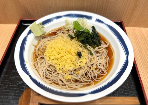 「冷やしたぬき(420円)」@そば処 信州屋 新宿南口店の写真