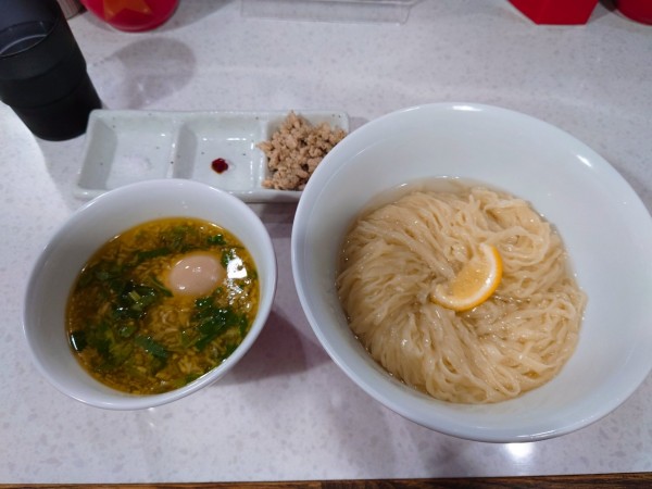 「【限定】平打ち手揉み麺の昆布水貝出汁つけ麺(名古屋コーチンの味玉」@ラーメン星印の写真