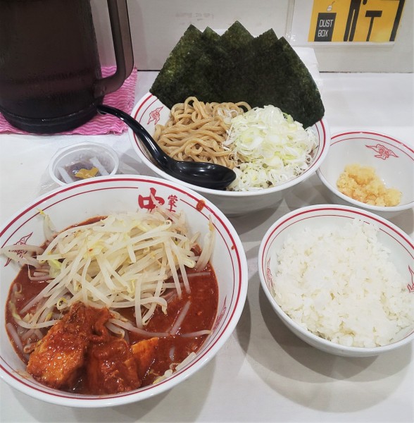 「冷し濃厚巨豚北極+半ライス・ねぎ・のり・納豆」@蒙古タンメン 中本 渋谷店の写真