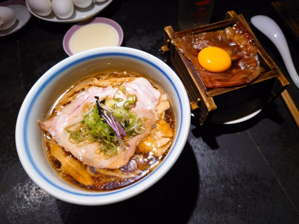 「REGULAR(醤油ラーメン)」@駄目な隣人 新宿店の写真