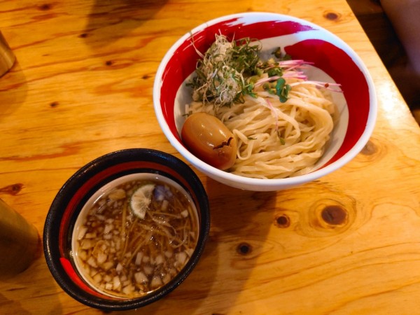 「【限定】サバ塩煮とイワシ小羽煮干し出汁の冷つけ麺」@麺場 浜虎 横浜店の写真