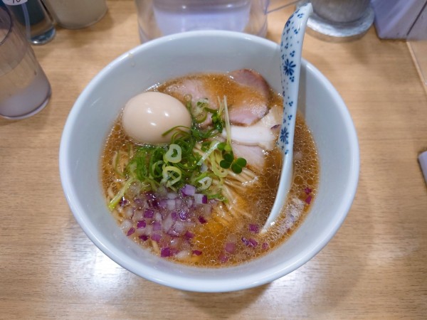 「味玉中華そば 醤油(貝出汁×牛)」@貝麺みかわの写真