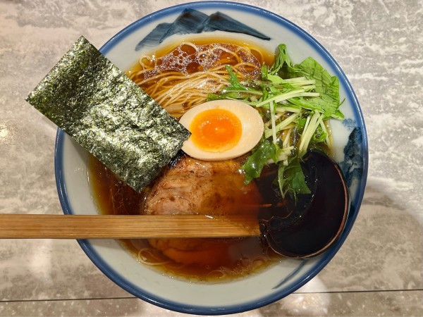 「醤油らーめん(まろ味+全粒粉入り極細麺)」@AFURI 横浜ランドマークタワー店の写真