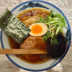 醤油らーめん(まろ味+全粒粉入り極細麺)