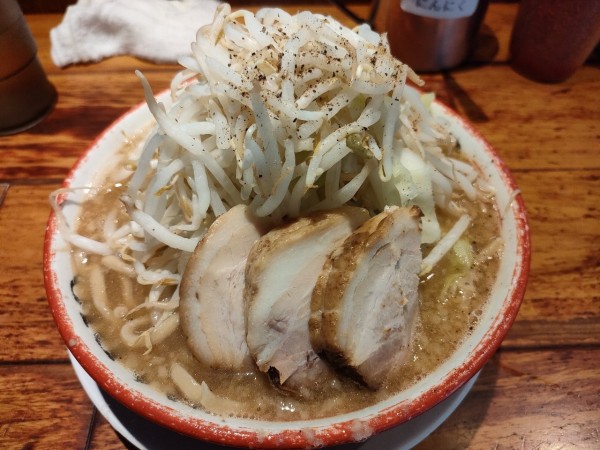 「ラーメン小 850円 ヤサイ」@らーめん バリ男 新橋本店の写真