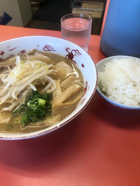 「中華そば肉あり+ライス小 920円」@中華そば いもおの写真